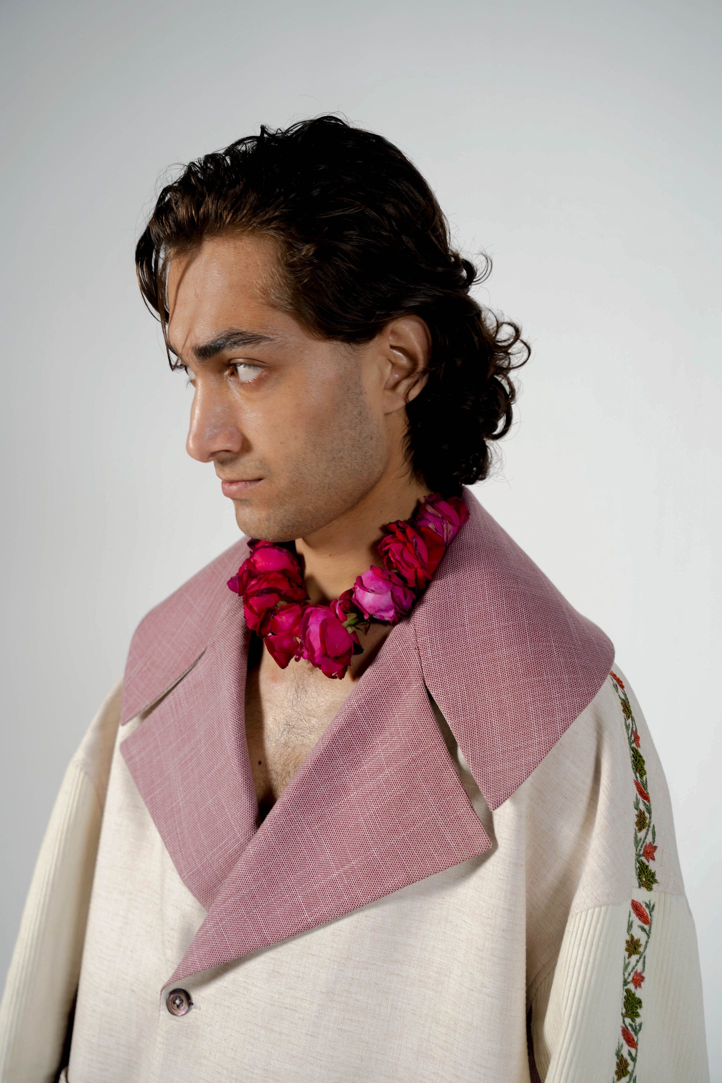 This unisex jacket features an oversized double lapel crop silhouette and mulberry silk liniing.