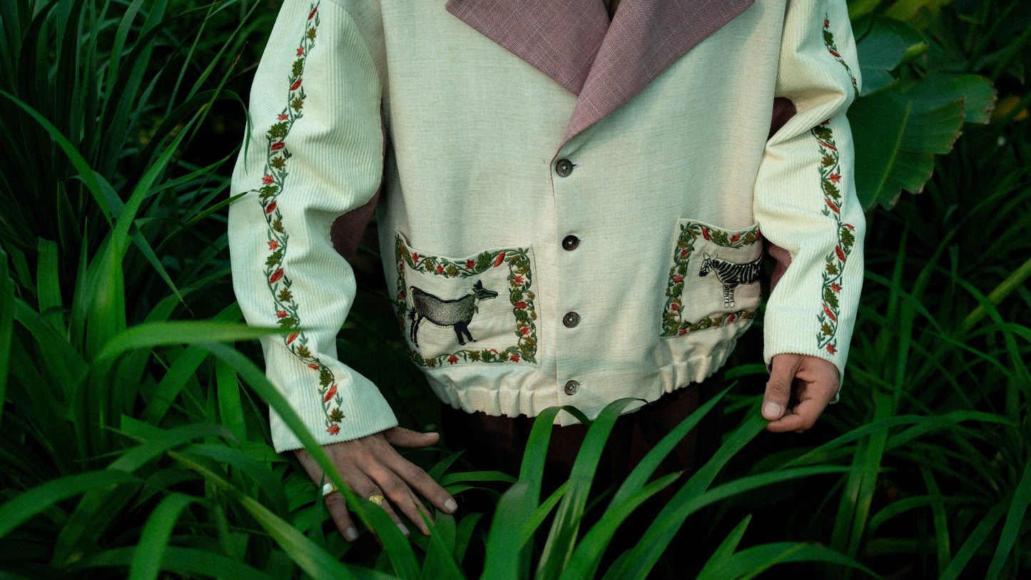 This unisex jacket features an oversized double lapel crop silhouette and mulberry silk liniing.