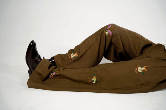 This unisex pants feature a wide straight leg fit and an elasticated waist